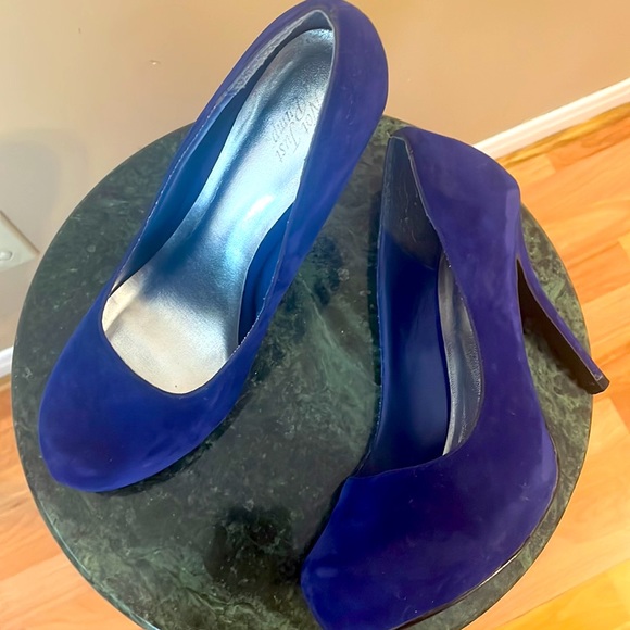 Blue Suede Shoes - Picture 3 of 5